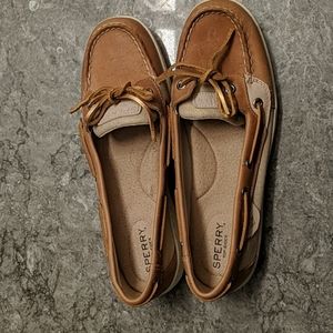 Sperry low top shoes